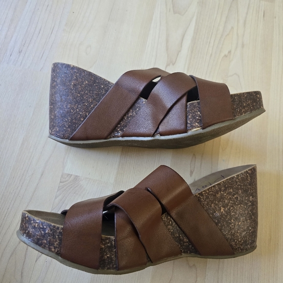 Blowfish Brown Wedge Sandals Size 9 - Picture 5 of 8